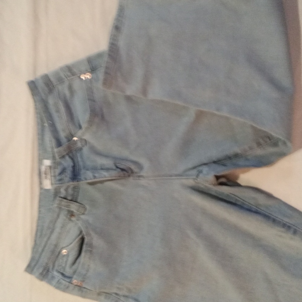Royalty capri pants